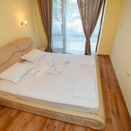 The Family Courtyard - Very Large 2bd By Flat Manаger 라브다