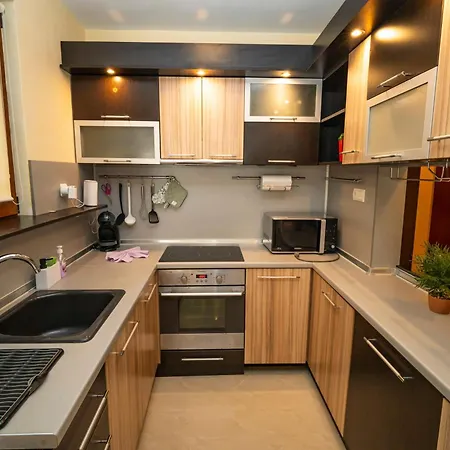 The Family Courtyard - Very Large 2bd By Flat Manаger 라브다