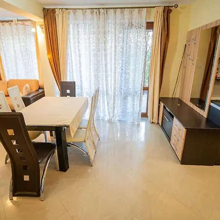 The Family Courtyard - Very Large 2bd By Flat Manаger * 라브다