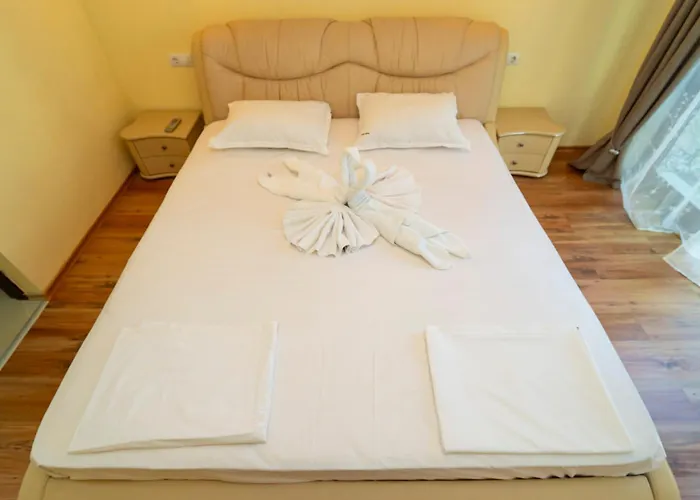 The Family Courtyard - Very Large 2bd By Flat Manаger * 라브다