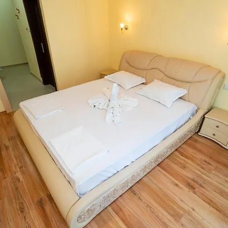 The Family Courtyard - Very Large 2bd By Flat Manаger Apartmán *