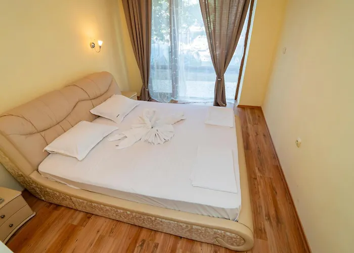 The Family Courtyard - Very Large 2bd By Flat Manаger רבדה