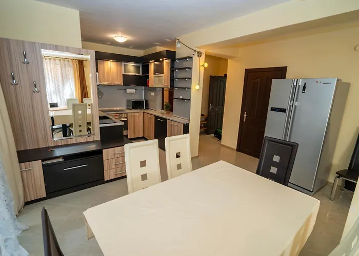 The Family Courtyard - Very Large 2bd By Flat Manаger רבדה